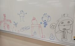 空手稽古の休憩時間に小学生たちが描いた絵