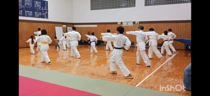皆で一緒に身体を動かして稽古すると清々しい気持ちになります