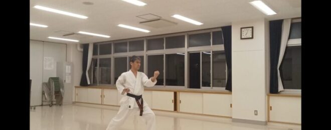 寸暇を惜しんで自主練をしているようす