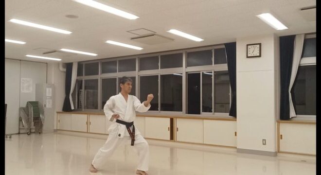 寸暇を惜しんで自主練をしているようす