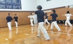 力を抜いてゆっくりと身体を動かす練習