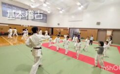 基本稽古をしているようす
