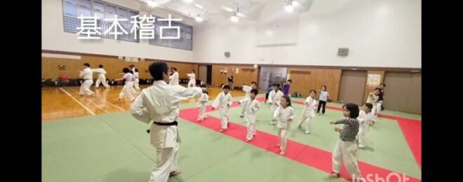 基本稽古をしているようす