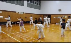 日曜日の空手全体稽古のようす