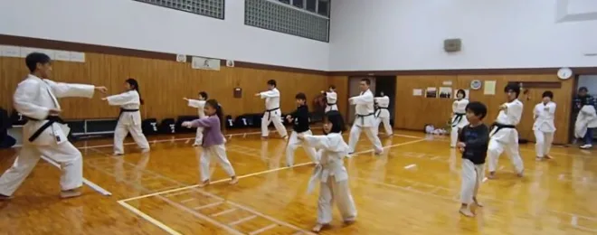 日曜日の空手全体稽古のようす