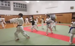 日曜日の大人子供合同稽古のようす