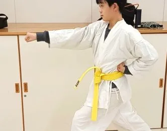 金曜日の中学生大人クラスの練習のようす