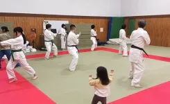 日曜日の大人と子供の合同稽古のようす