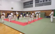 様々な年齢や性格の人たちが集う空手道場のようす