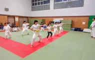 昇級試験目前に真剣な表情で稽古する子供たち